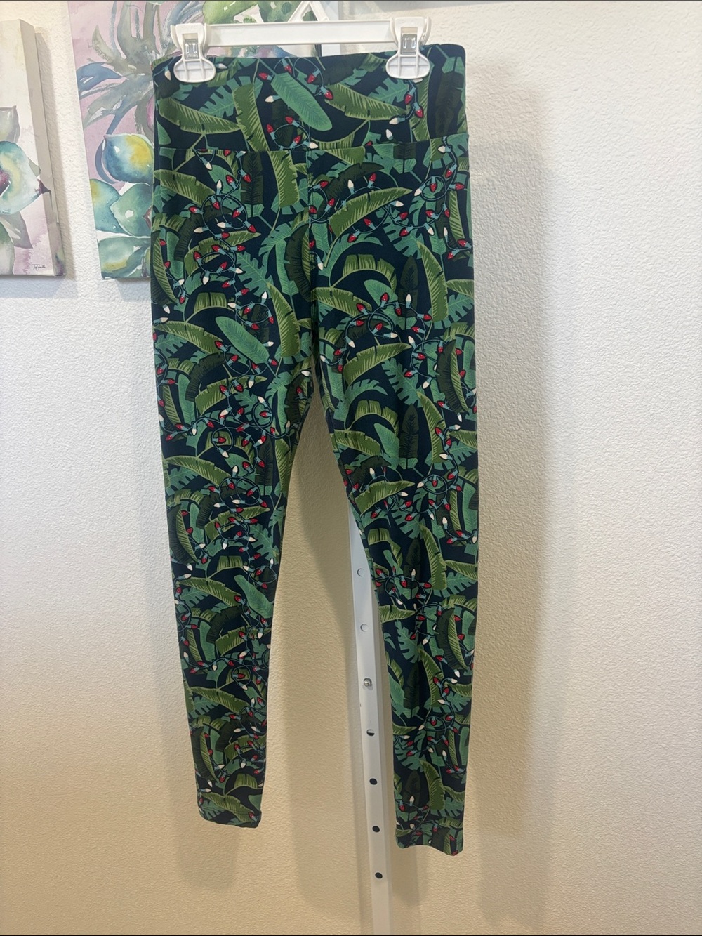 LuLaRoe Holiday Dark Green Tropical Leaf Leggings with Red and White Christmas